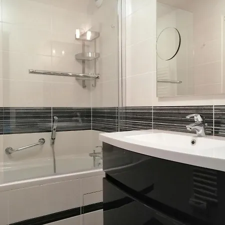 Beautiful Flat Near The Apartamento Port-en-Bessin-Huppain